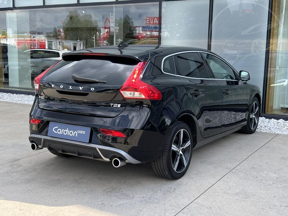 Volvo V40 T2 R-DESIGN 1.maj.