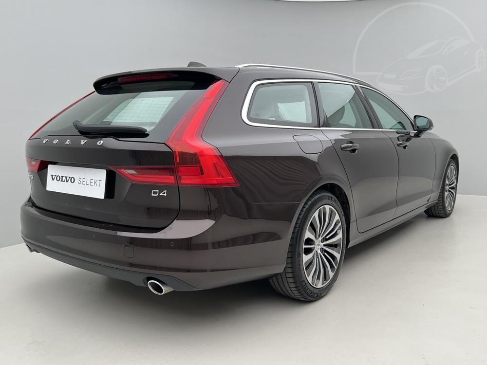 Volvo V90 D4 MOMENTUM AUT