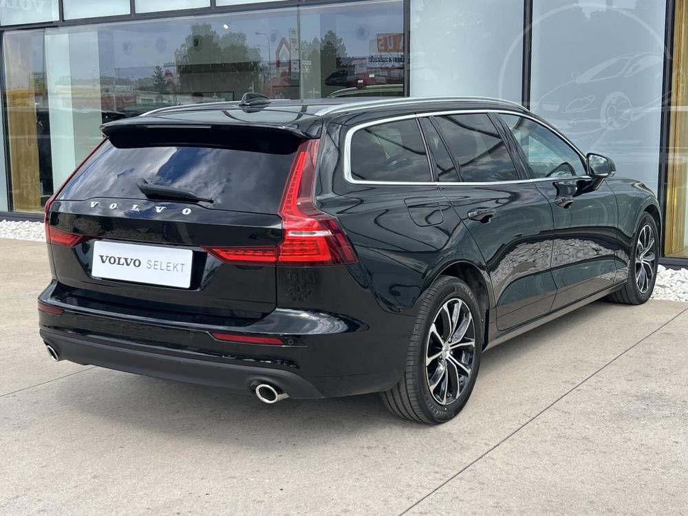 Volvo V60 B4 MOMENTUM Aut 1.maj.