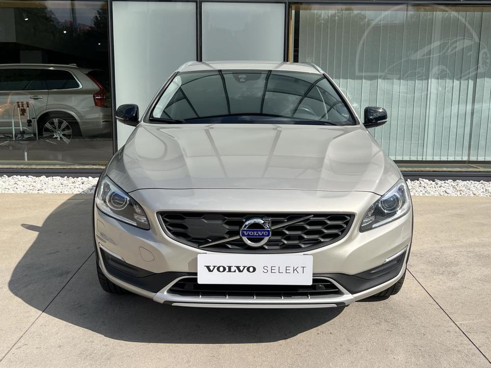 Volvo V60 CROSS COUNTRY D3 Aut CZ