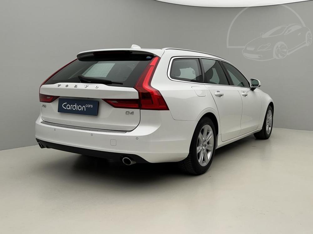 Volvo V90 D4 MOMENTUM AUT