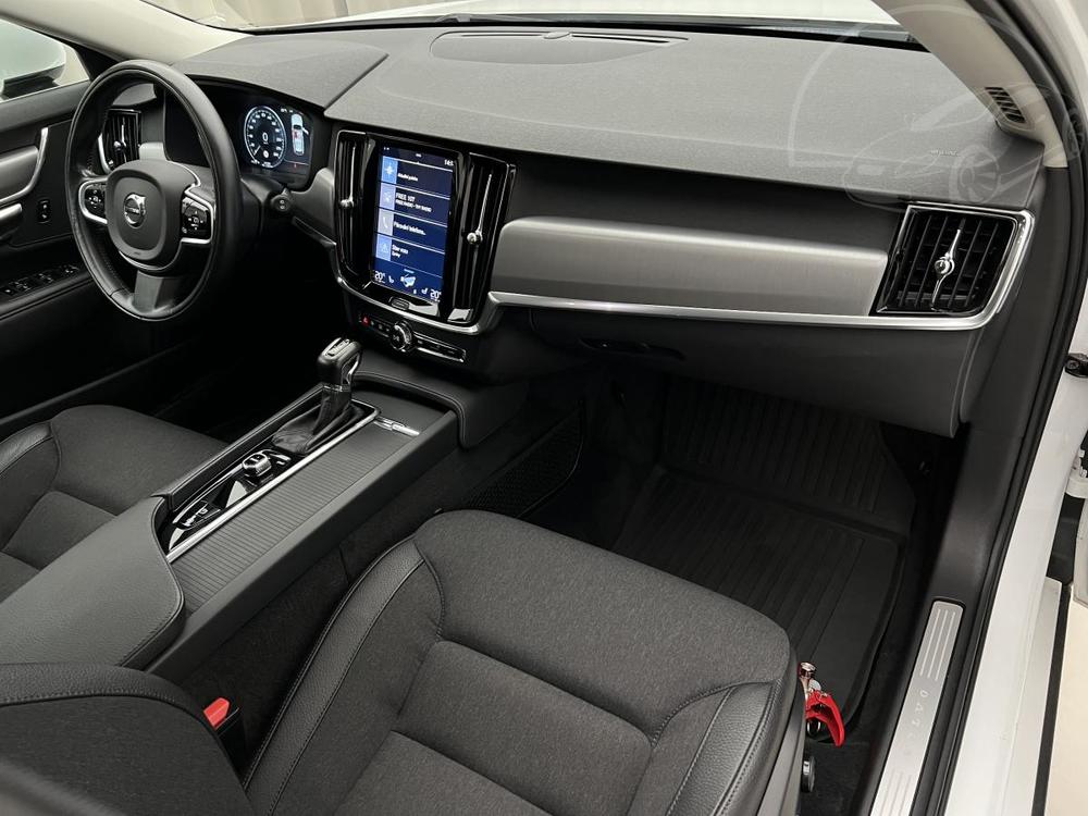 Volvo V90 D4 MOMENTUM AUT