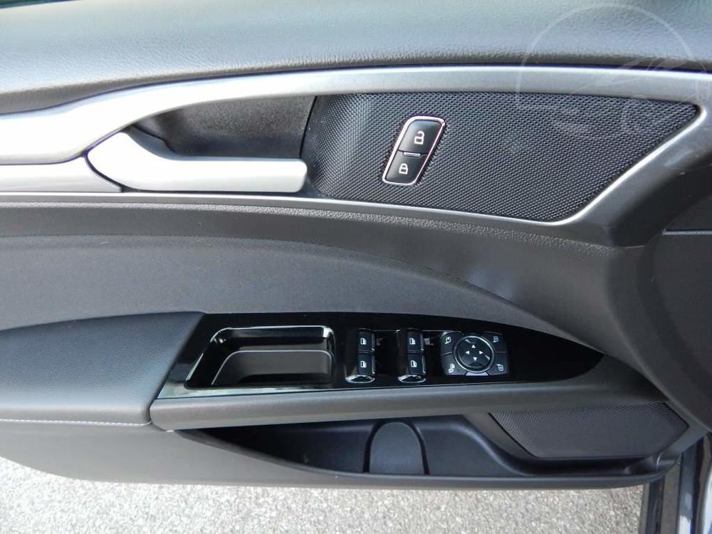 Ford Mondeo LED SONY 2.0 ECOBLUE TITANIUM