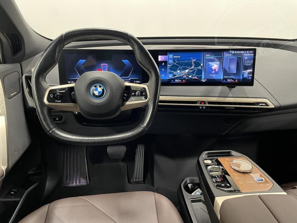 BMW iX xDrive40 - pevzet vru