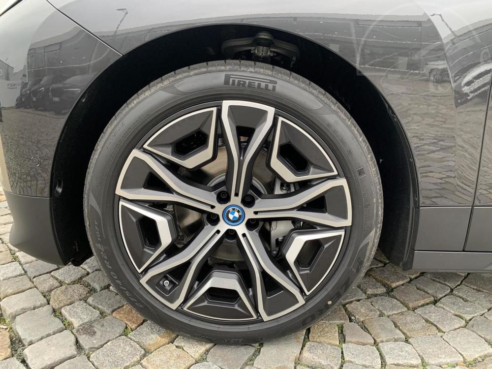 BMW iX xDrive40 Harman Kardon