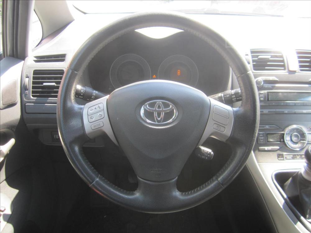 Toyota Auris 2.0 D-4D, aut. KLIMA