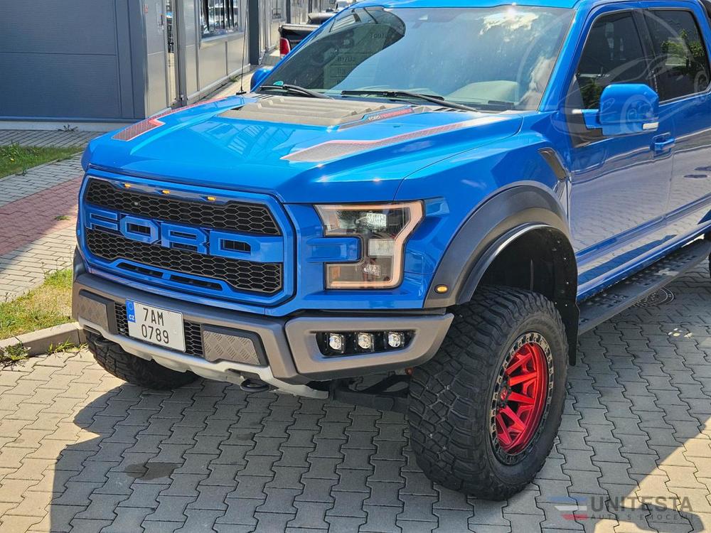 Ford F-150 RAPTOR