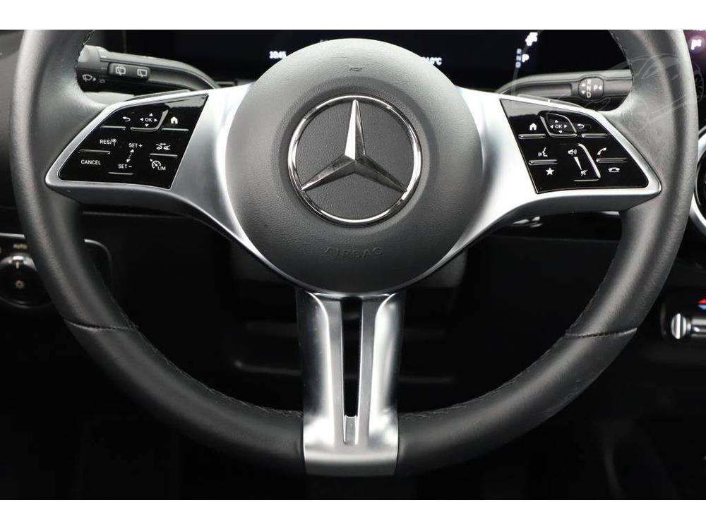 Mercedes-Benz GLA  200, Progressive, Navigace