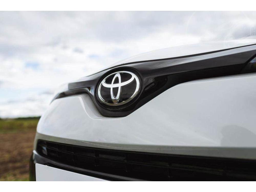 Toyota C-HR 1.8 Hybrid, Automat, R,1.maj