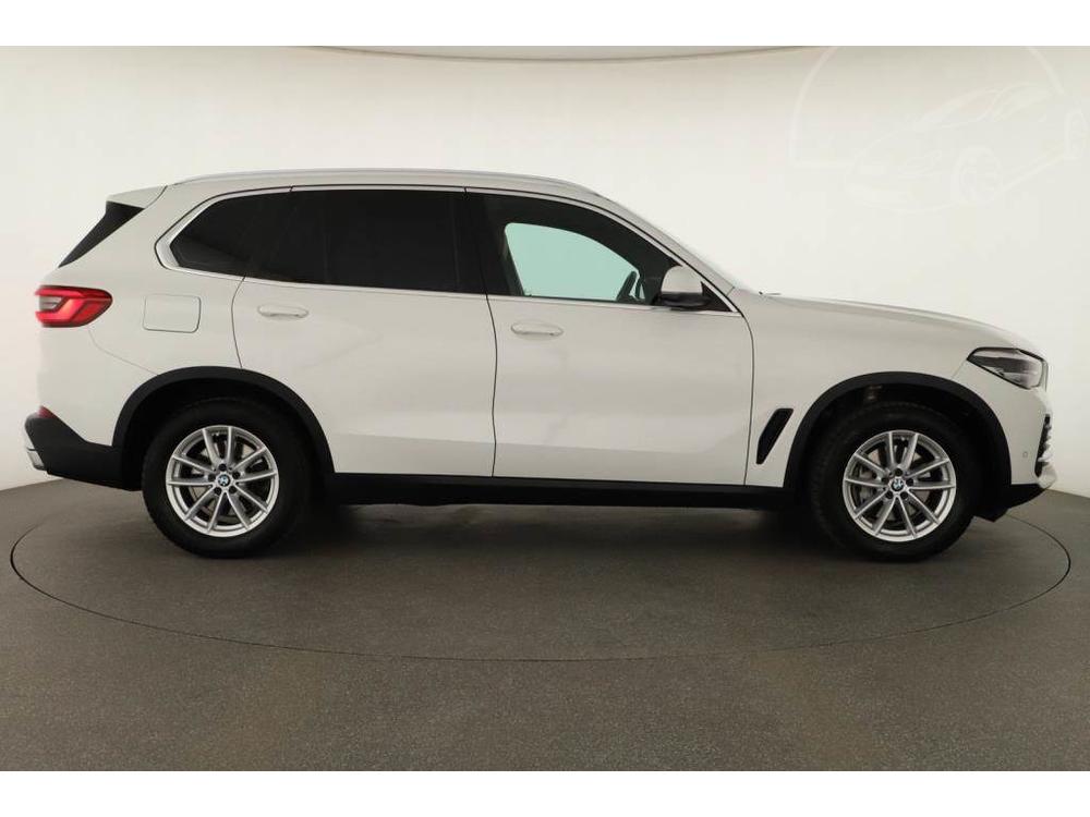 BMW X5 xDrive40i, NOV V R,DPH,4X4