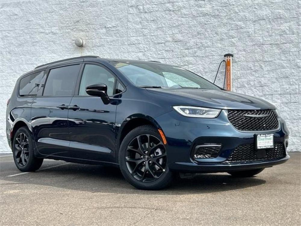 Prodm Chrysler Pacifica Limited AWD SKLADEM