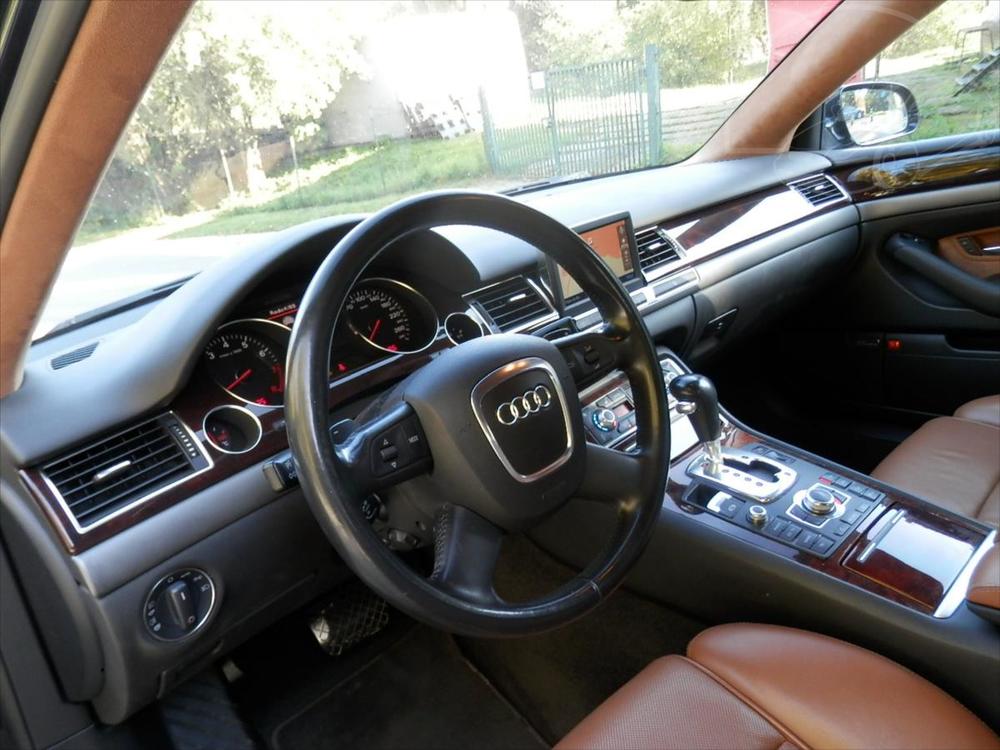 Audi A8 4,2 4x4, MAX vbava, Bose, Nav