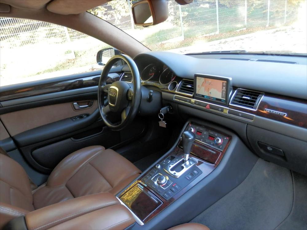 Audi A8 4,2 4x4, MAX vbava, Bose, Nav