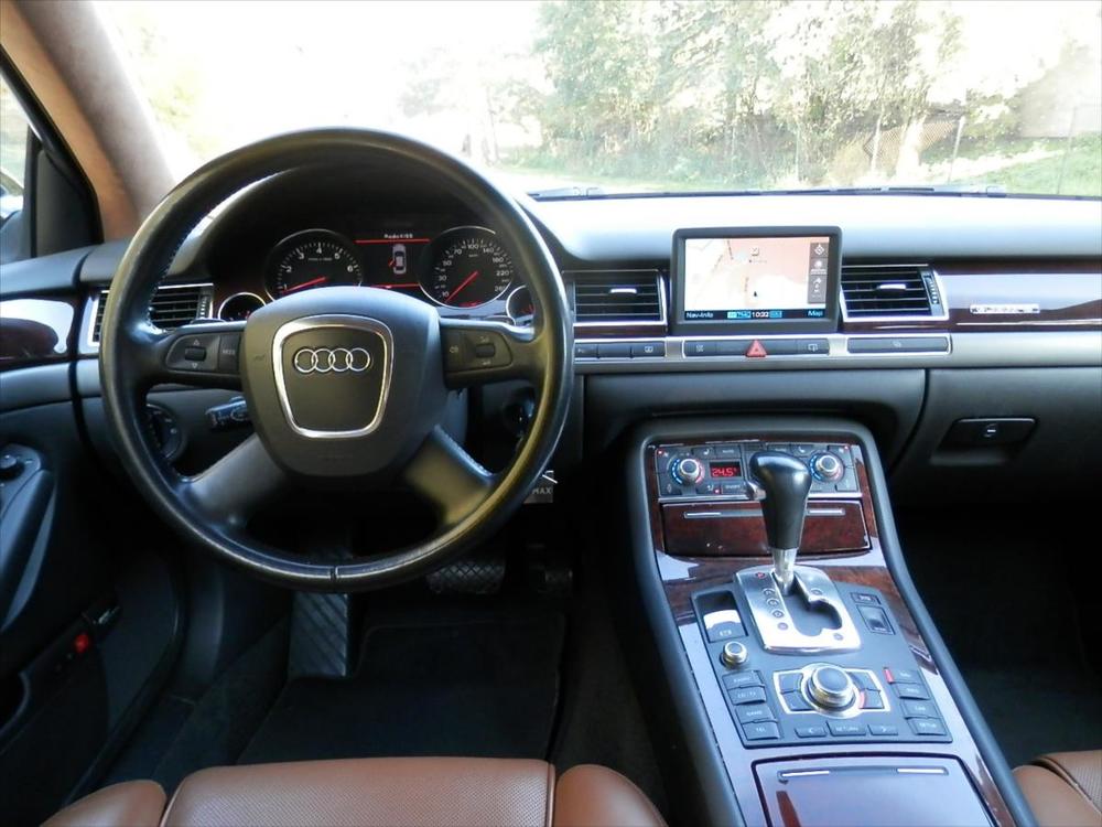 Audi A8 4,2 4x4, MAX vbava, Bose, Nav