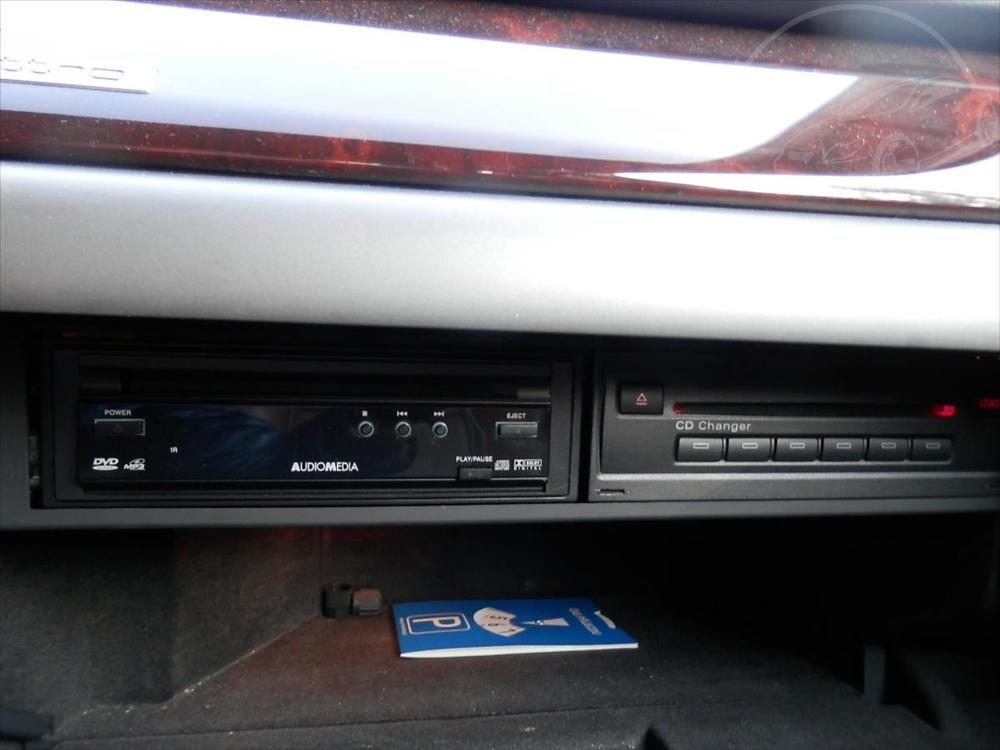 Audi A8 4,2 4x4, MAX vbava, Bose, Nav