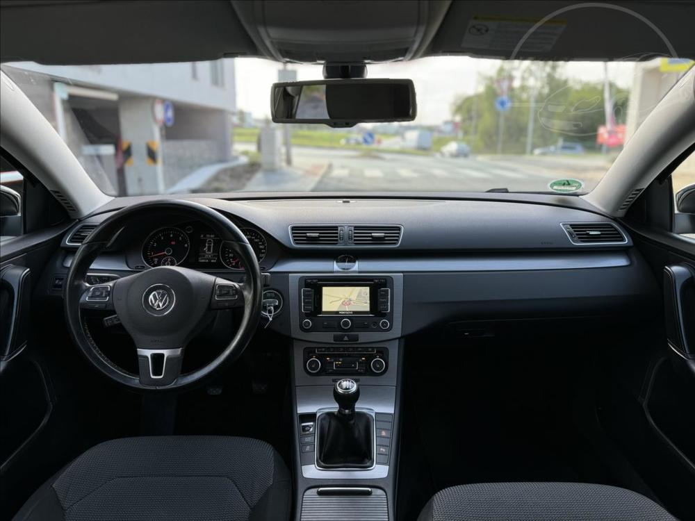 Volkswagen Passat 1,4   TSI 90kW LED ALU NAV 1.M