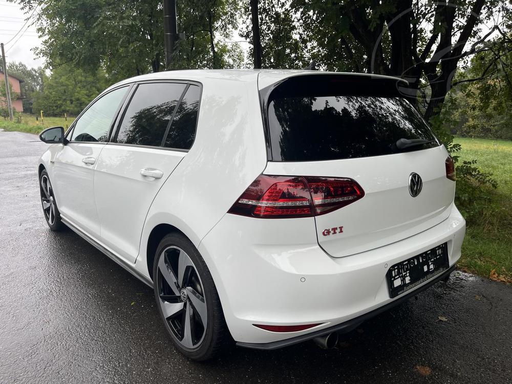 Volkswagen Golf GTI Performance 2,0 TFSi DSG