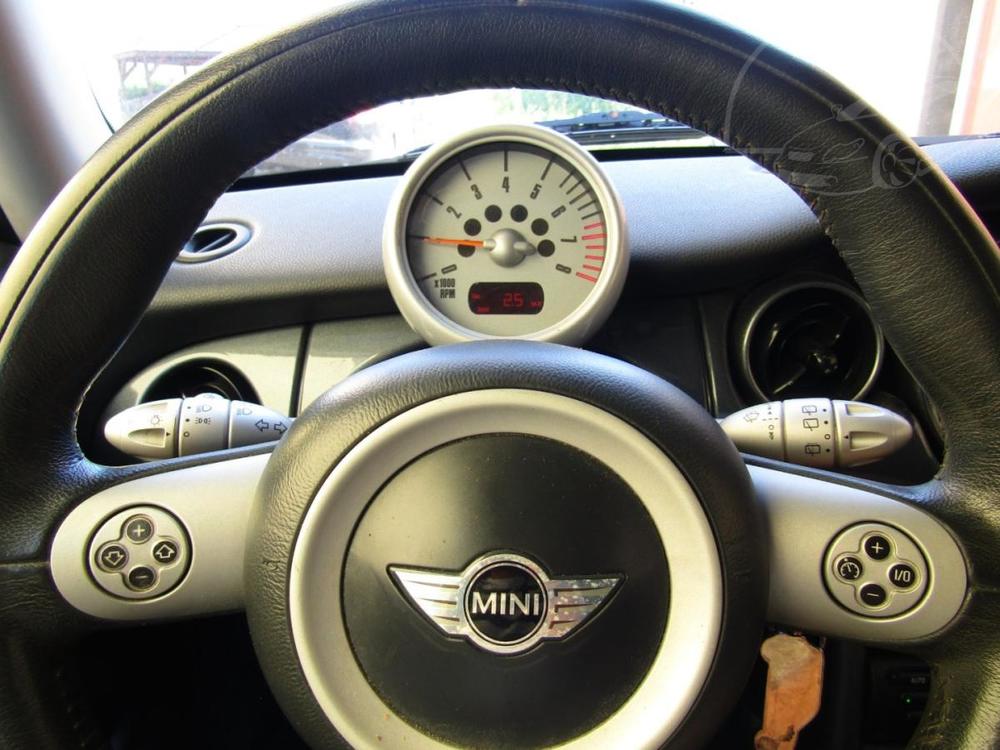 Mini Cooper 1.6 16v 74kW  2X PNEU