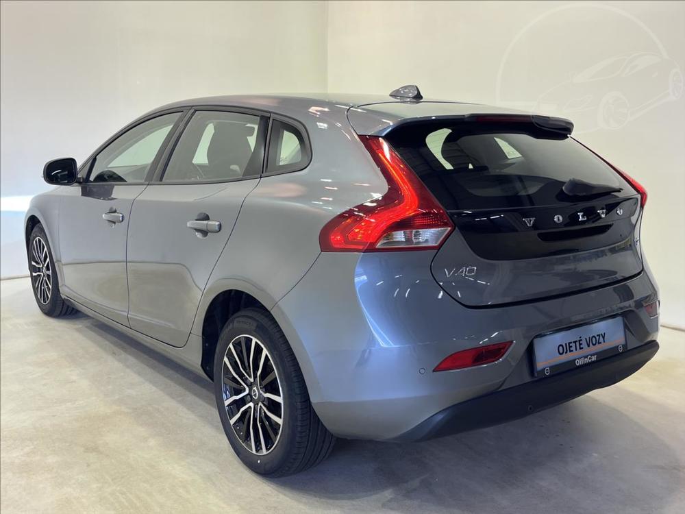 Volvo V40 2,0 90 kW MOMENTUM  T2