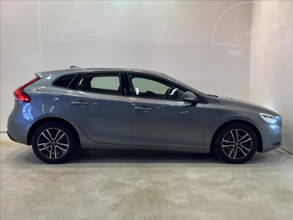 Volvo V40 2,0 90 kW MOMENTUM  T2