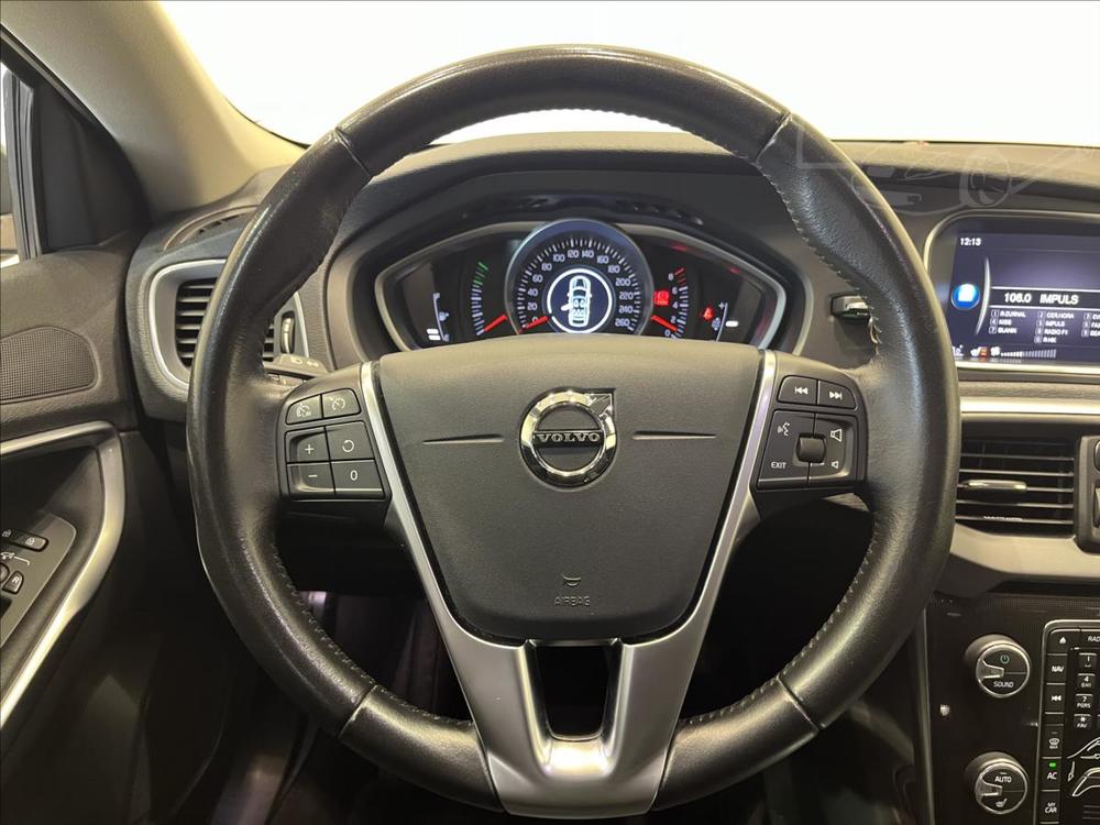 Volvo V40 2,0 90 kW MOMENTUM  T2