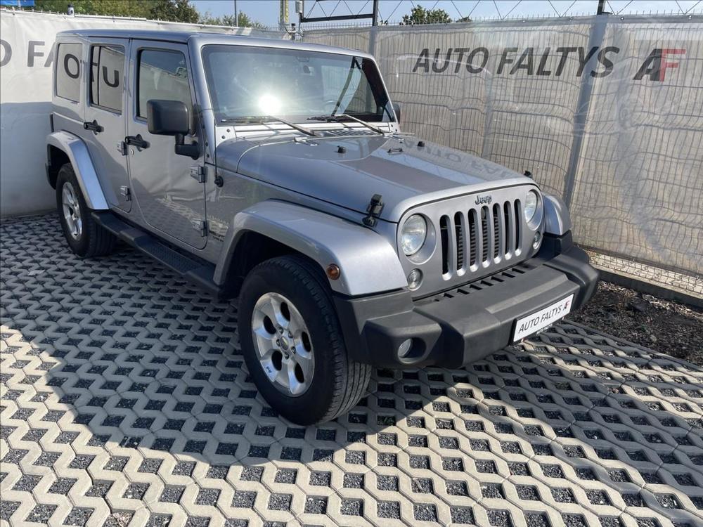 Prodm Jeep Wrangler 2,8 CRD Unlimited Sahara Auto