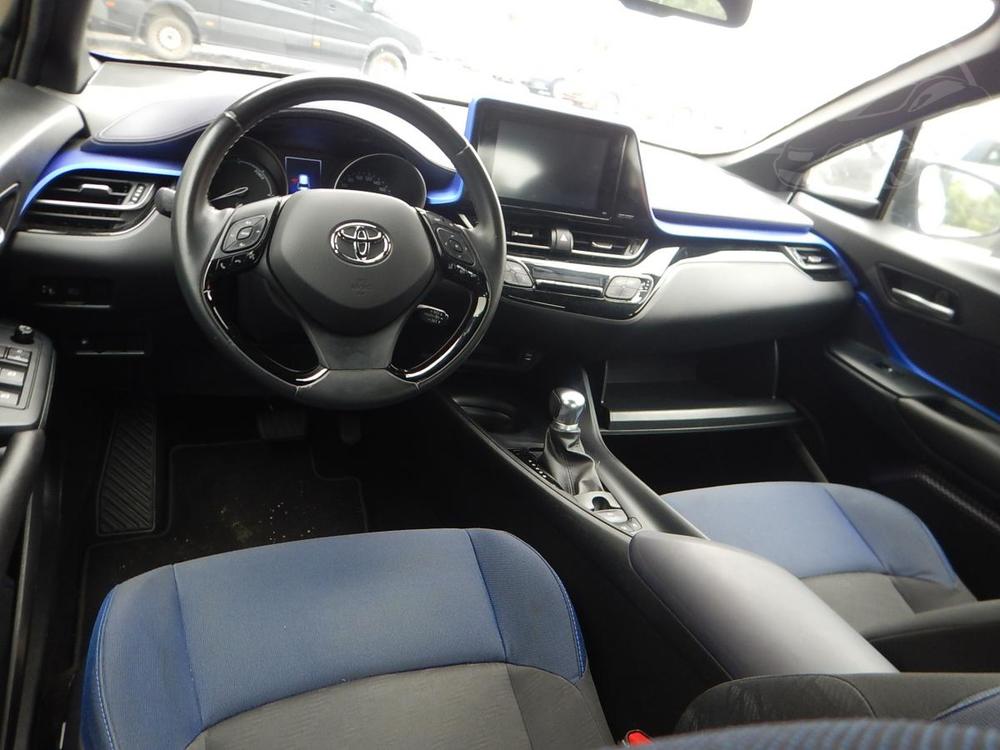 Toyota C-HR 1.8i HYBRID, R, SERVISKA