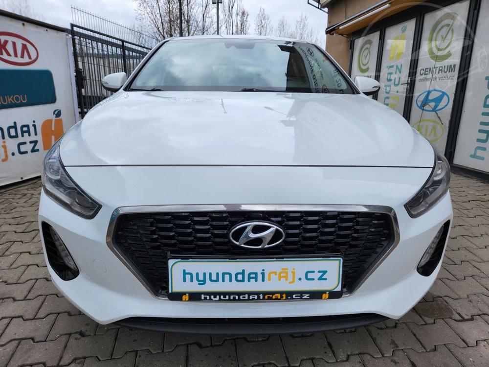 Hyundai i30 1,6 spot. 5,5l/100km, KLIMA