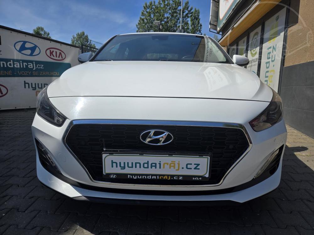 Hyundai i30 1.4-KAMERA-TAŽNÉ-FASTBACK