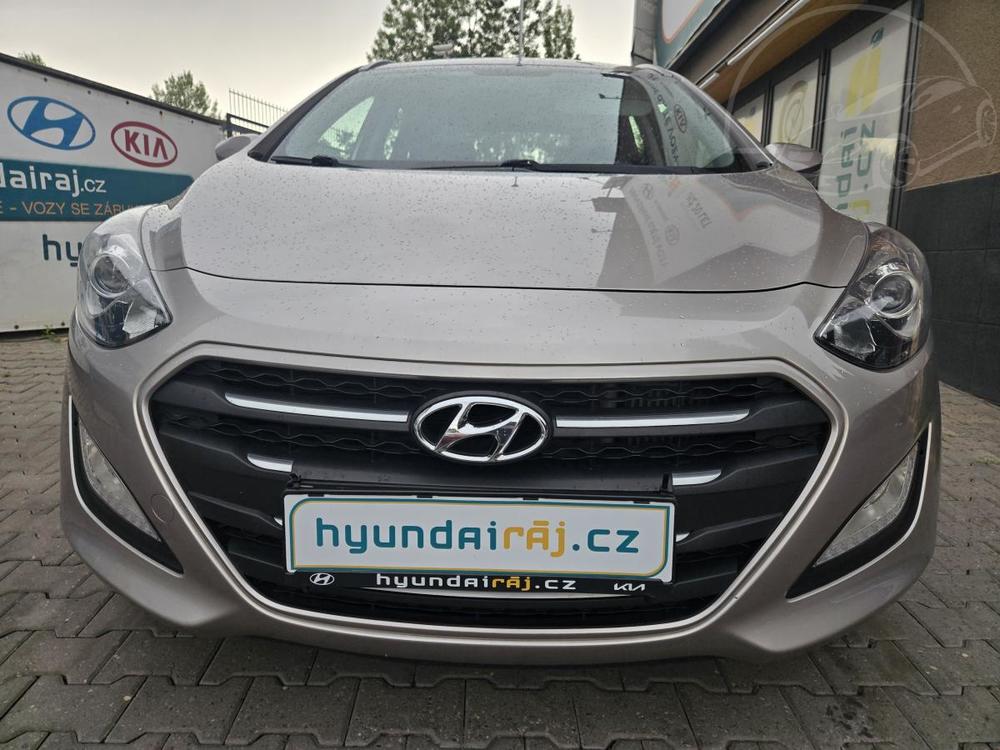 Hyundai i30 1.6-SENZORY-spotř.5,5l/100km