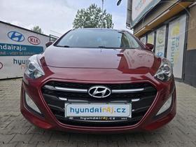 Hyundai i30 1.6-1.maj.-spot.cca5,5l/100km