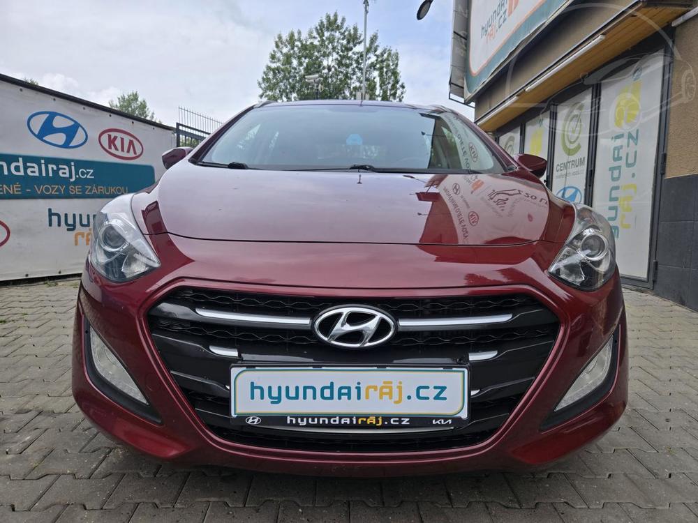 Hyundai i30 1.6-1.maj.-spotř.cca5,5l/100km