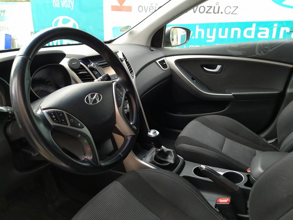 Hyundai i30 1.6.-KLIMA-TEMPOMAT-SENZORY