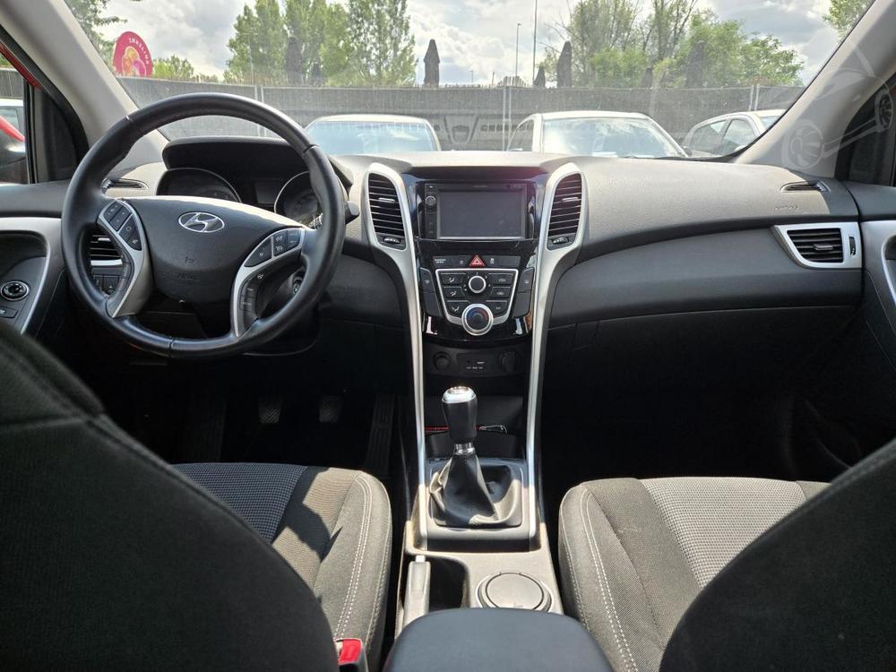 Hyundai i30 1.6-NAVI-NZK KM-1.MAJITEL