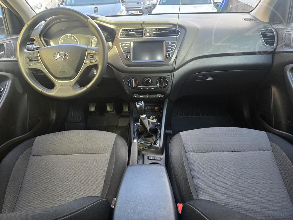 Hyundai i20 1.2-V ZRUCE-1.majitel-KAMERA