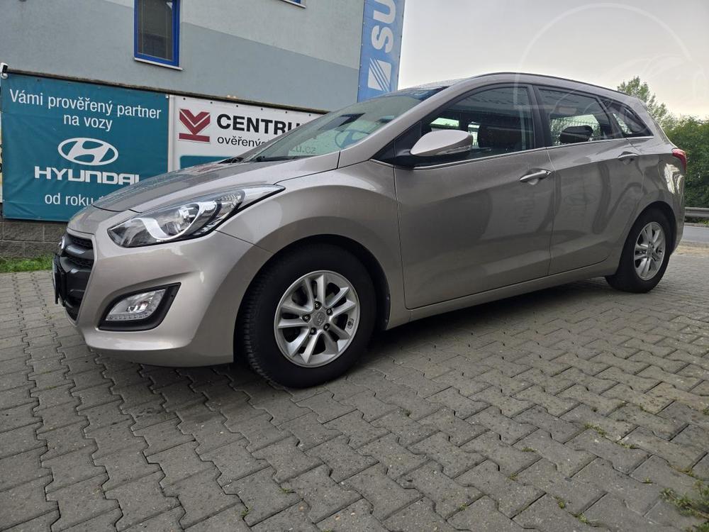 Hyundai i30 1.6-SENZORY-spot.5,5l/100km