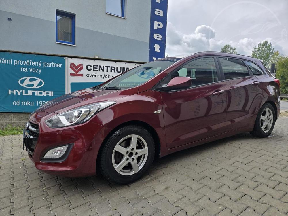 Hyundai i30 1.6-1.maj.-spot.cca5,5l/100km