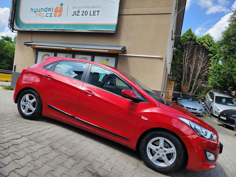 Hyundai i30 1.6-NAVI-NZK KM-1.MAJITEL