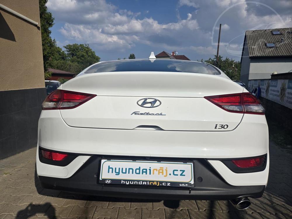 Hyundai i30 1.4FASTBACK-ZRUKA-NAVI-KAMERA