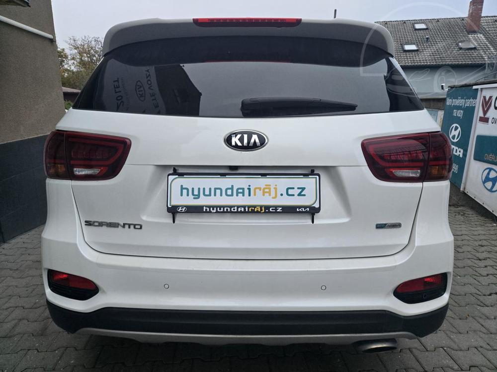 Kia Sorento 2.2-4X4-ZRUKA-7mst