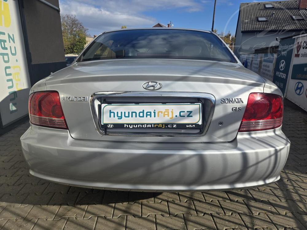 Hyundai Sonata 2.0-po kroupch,jinak TOP stav