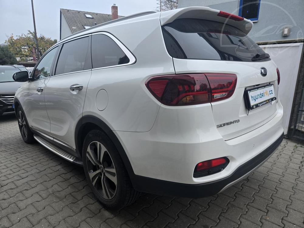 Kia Sorento 2.2-4X4-ZRUKA-7mst