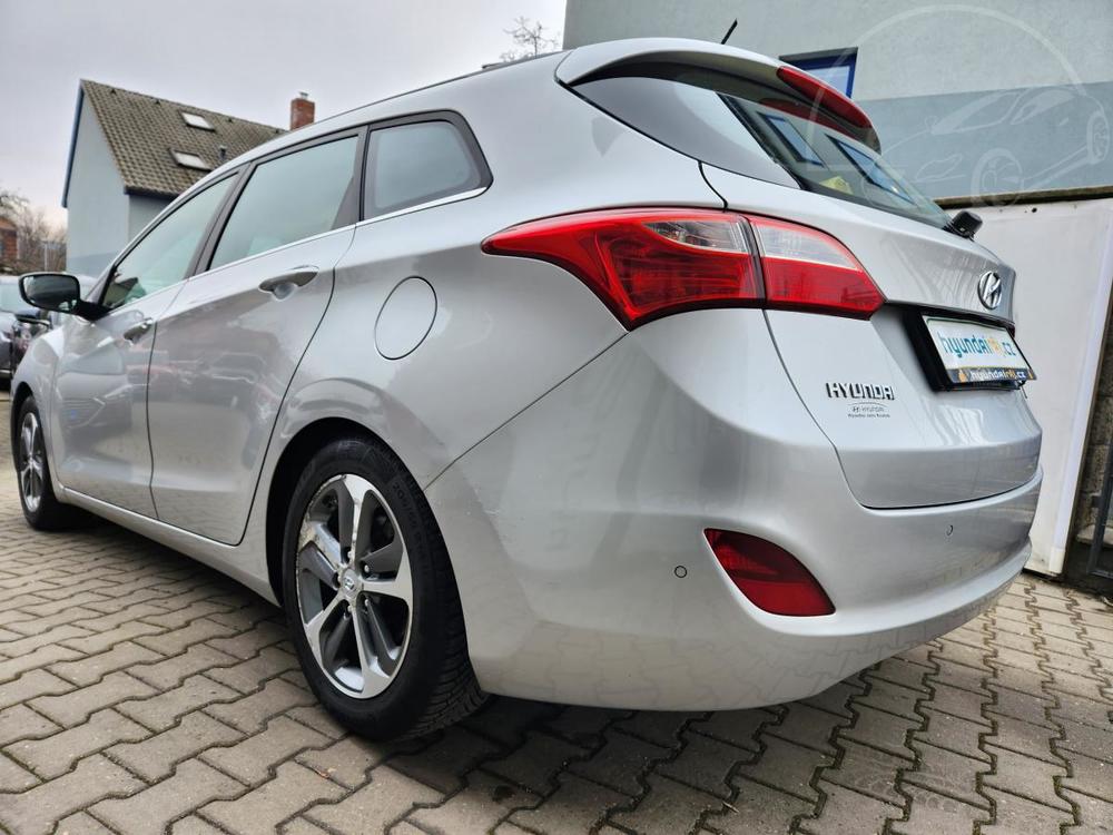 Hyundai i30 1.6-spot.5l/100km-TOP STAV