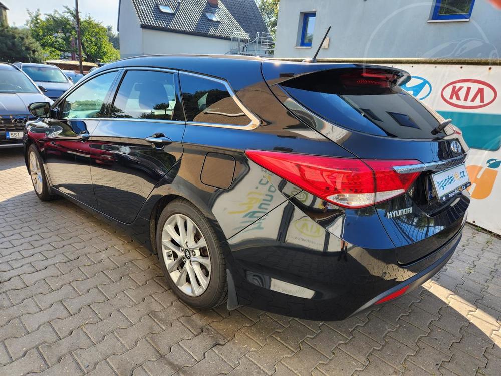 Hyundai i40 2.0-GDi-benzn-NAVI-KAMERA