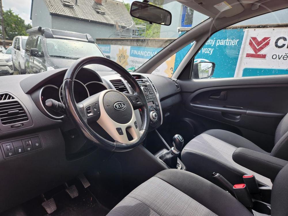 Kia Venga 1.4.-TOP VBAVA-PANORAMA