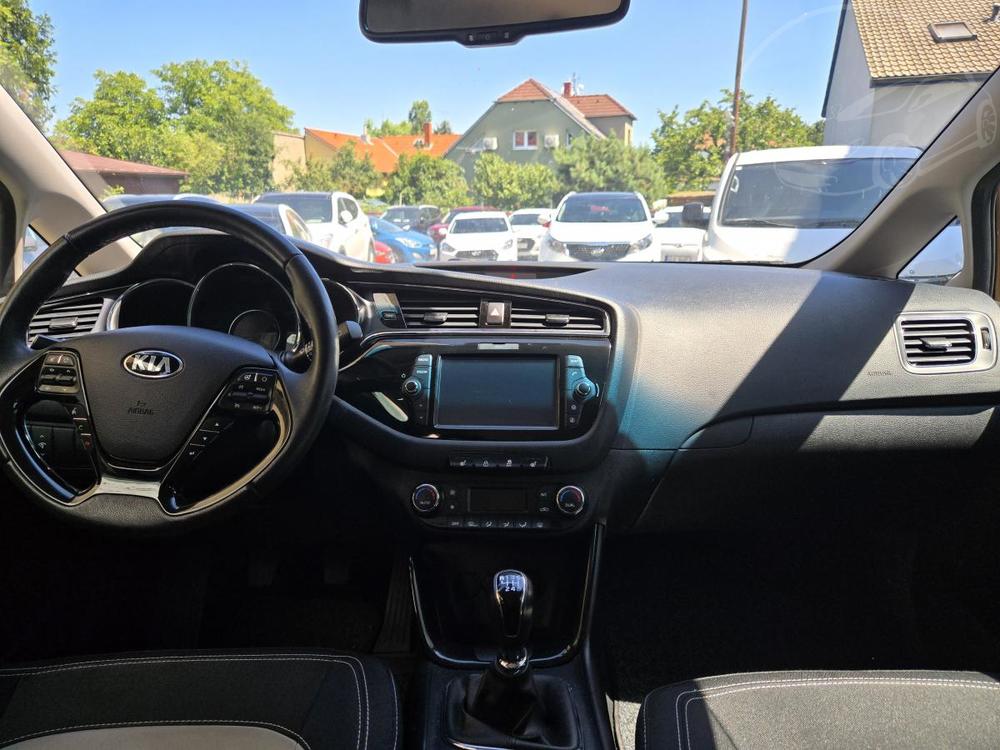 Kia Ceed 1.6-KAMERA-NAVI-KLIMA-ZRUKA