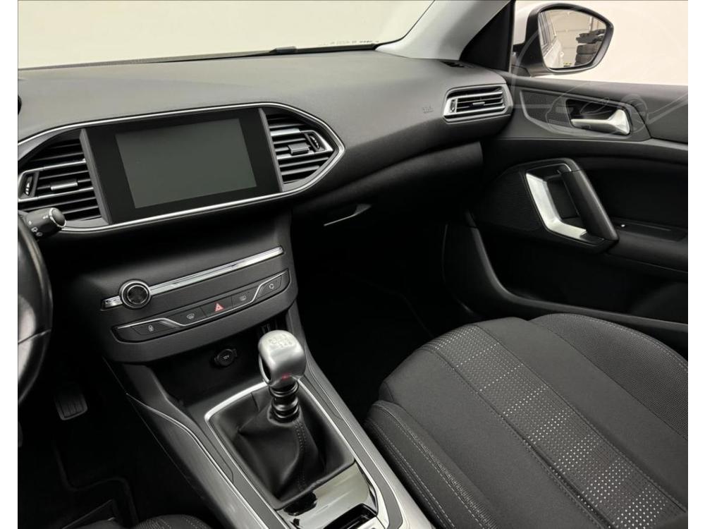 Peugeot 308 1,2 i 96kW ALLURE LED PANO NAV