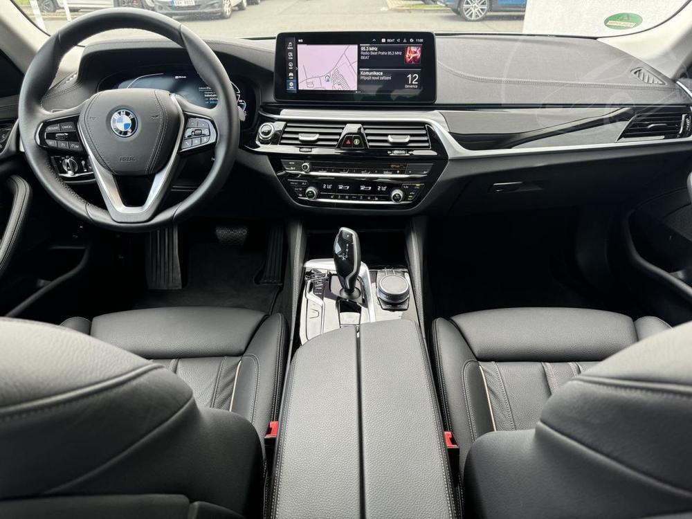 BMW 545 e xDrive sedan Luxury Line