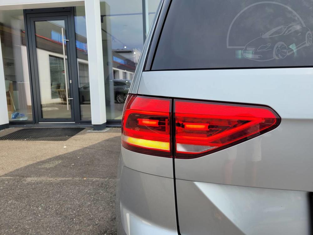 Volkswagen Touran 1.5 TSI DSG R-Line 7mst