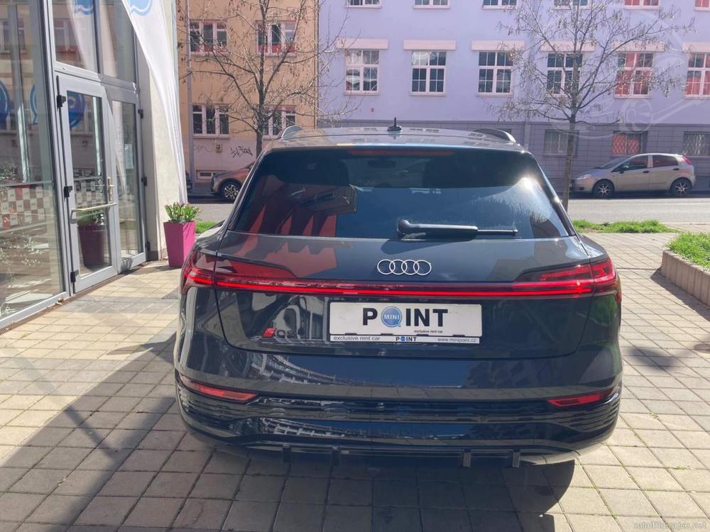 Audi Q8 S-line 55 e-tron MONOST NJMU